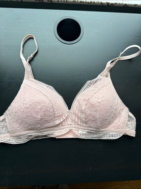 Delicate Lace Wireless Bralette in Pale Pink